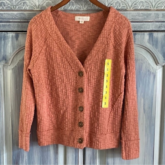 TWO by Vince Camuto Textured Knit V-Neck Button Peach Cardigan - Picture 4 of 10
